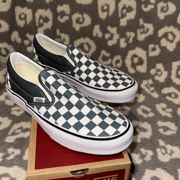 Vans Classic Slip-on Checkerboard Sneakers 😍 color theory Stormy weather 😍 - Picture 5 of 17